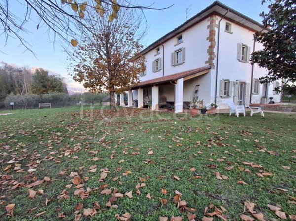 casa indipendente in vendita ad Arezzo in zona Quarata