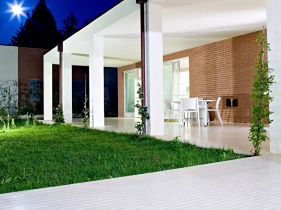 casa indipendente in vendita ad Arezzo in zona Quarata