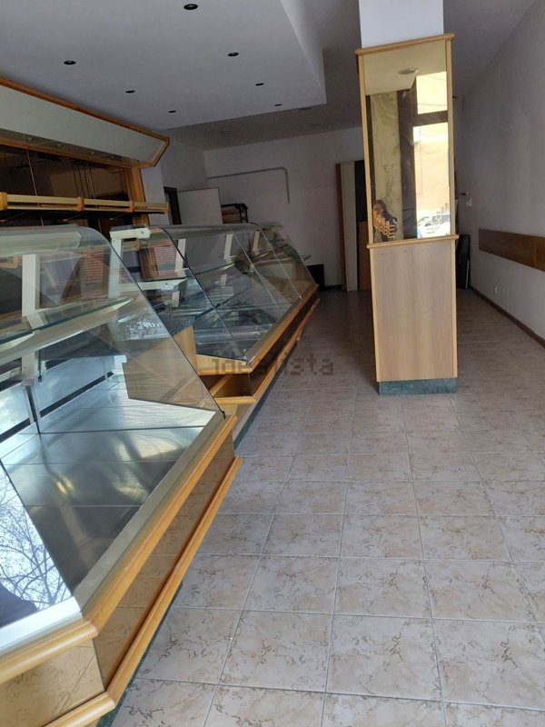 locale commerciale in vendita ad Arezzo