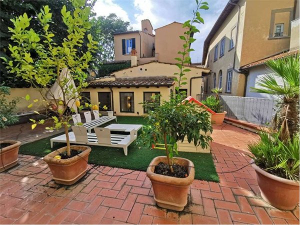 intera palazzina in vendita ad Arezzo in zona Centro Città