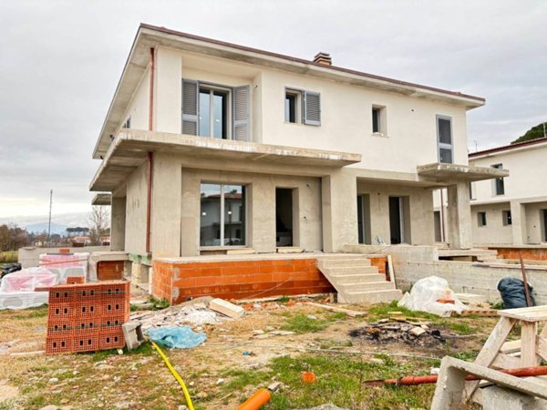 casa indipendente in vendita ad Arezzo in zona Centro Città