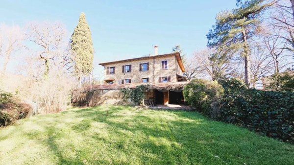 casa indipendente in vendita ad Arezzo in zona Quarata