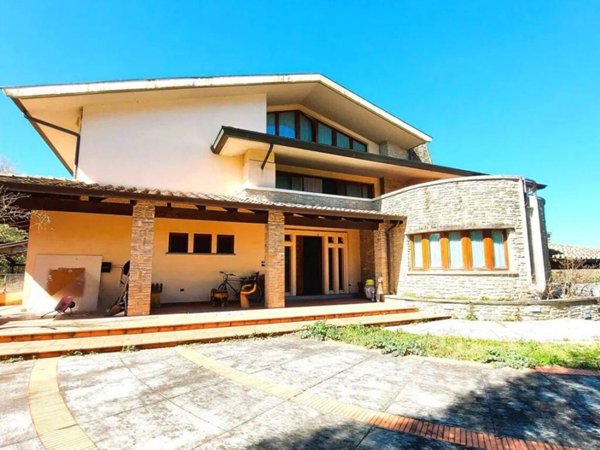 casa indipendente in vendita ad Arezzo in zona Pratantico-Indicatore