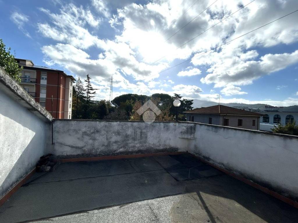 casa indipendente in vendita ad Arezzo in zona Vittorio Veneto