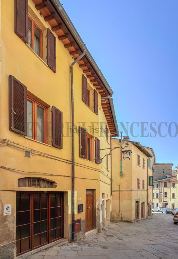 casa indipendente in vendita ad Arezzo in zona Centro Città