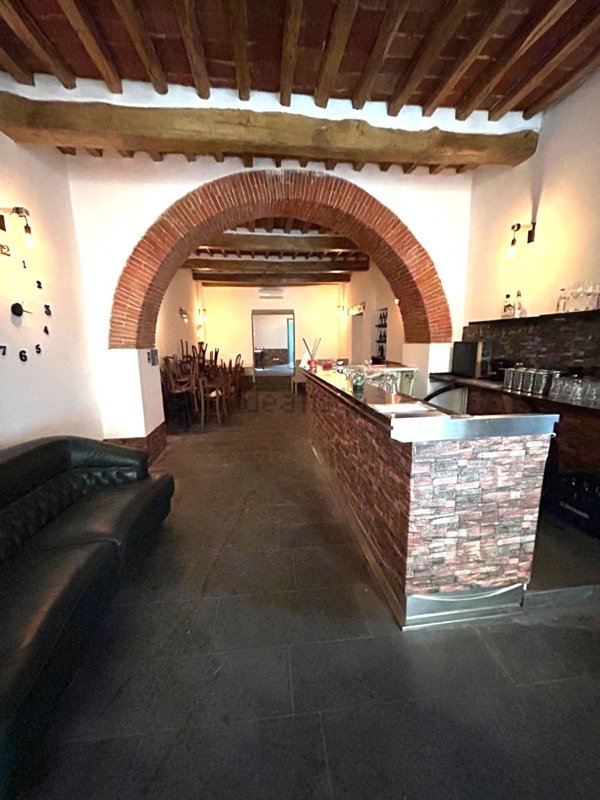 negozio in vendita ad Arezzo in zona Centro Città