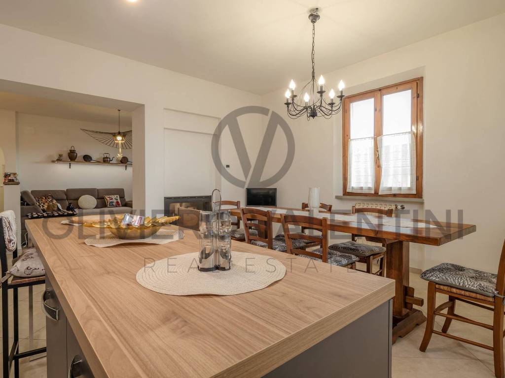 appartamento in vendita ad Arezzo in zona Frassineto