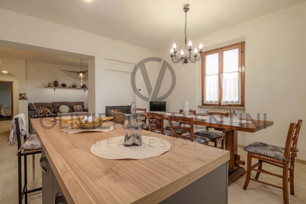 appartamento in vendita ad Arezzo in zona Frassineto