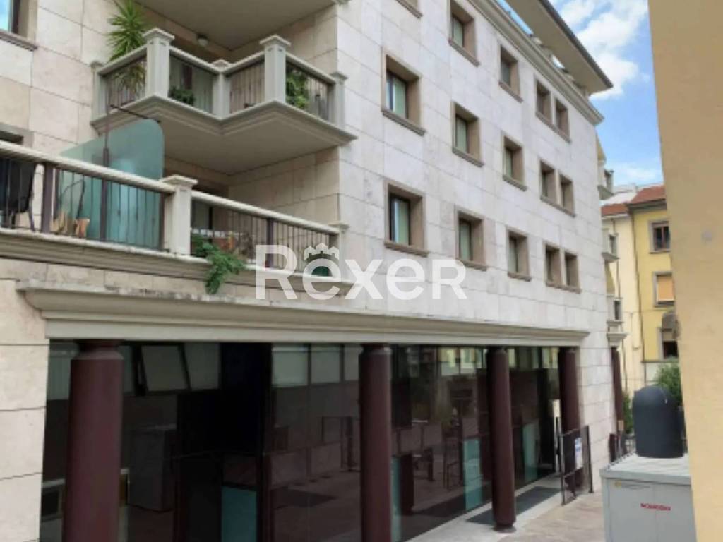 negozio in vendita ad Arezzo