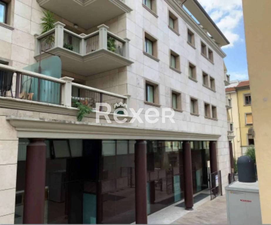 negozio in vendita ad Arezzo