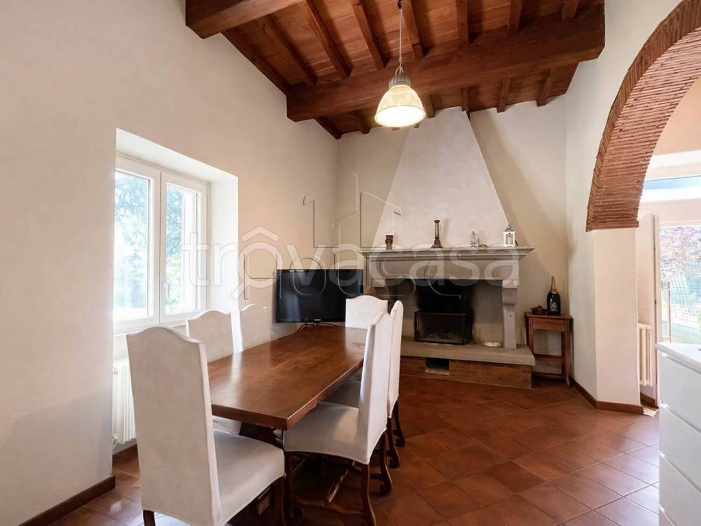 casa indipendente in vendita ad Arezzo in zona Quarata