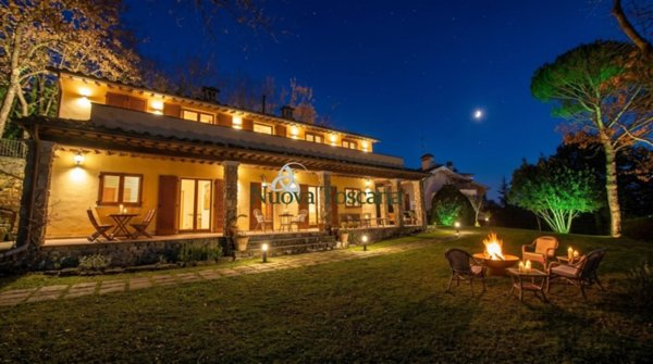 casa indipendente in vendita ad Arezzo in zona Antria