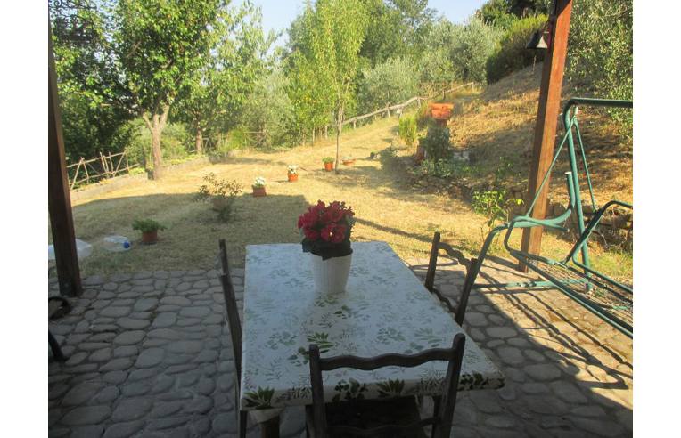 casa indipendente in vendita ad Arezzo in zona Staggiano