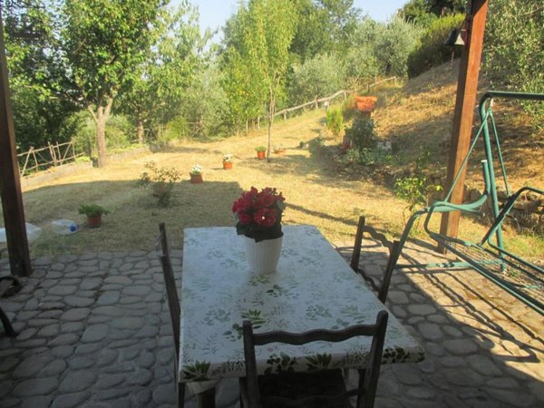 casa indipendente in vendita ad Arezzo in zona Staggiano