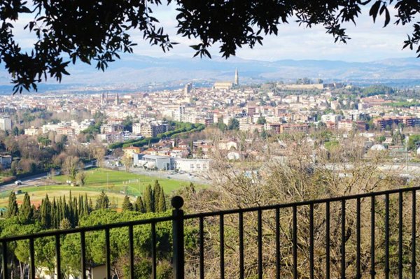 casa indipendente in vendita ad Arezzo in zona Zona La Pace