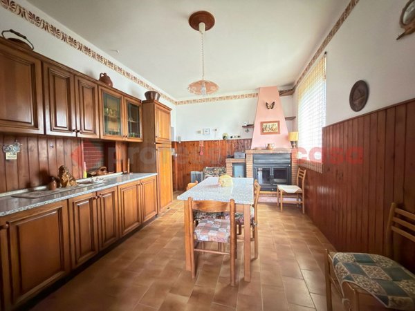 casa indipendente in vendita ad Arezzo in zona Rigutino