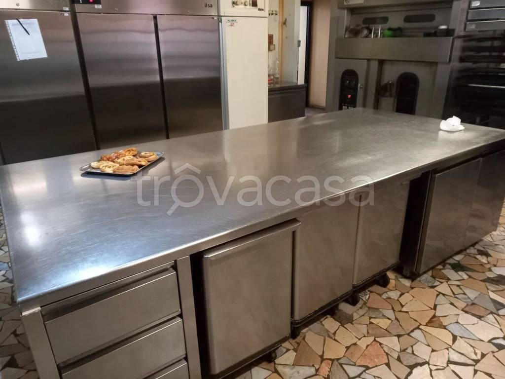 negozio in vendita ad Arezzo in zona Giotto/XXV Aprile