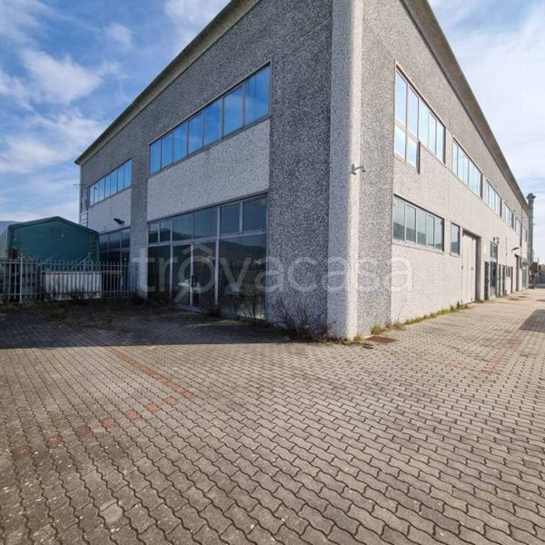 locale commerciale in vendita ad Arezzo in zona Rigutino