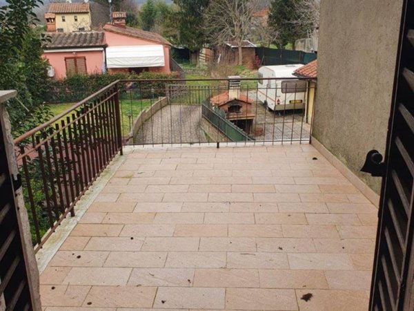 casa indipendente in vendita ad Arezzo in zona Quarata