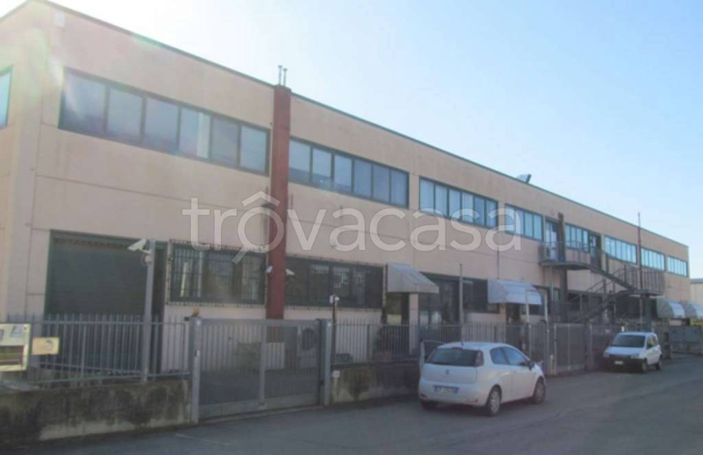 locale commerciale in vendita ad Arezzo in zona Pescaiola