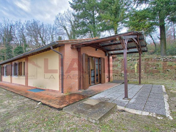 casa indipendente in vendita ad Arezzo in zona Pescaiola