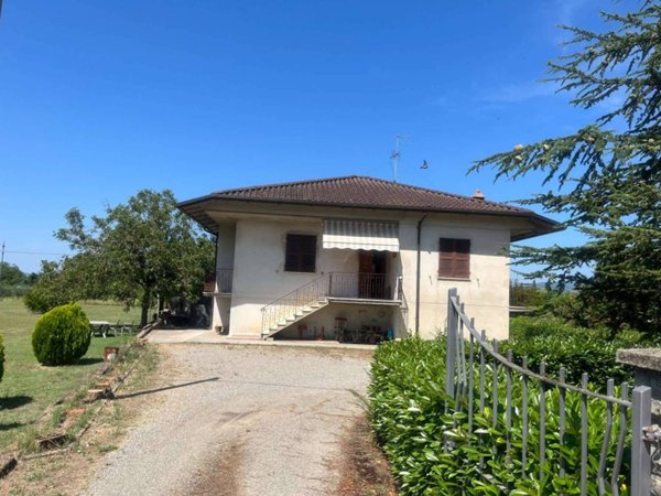 casa indipendente in vendita ad Arezzo in zona Chiassa-Tregozzano