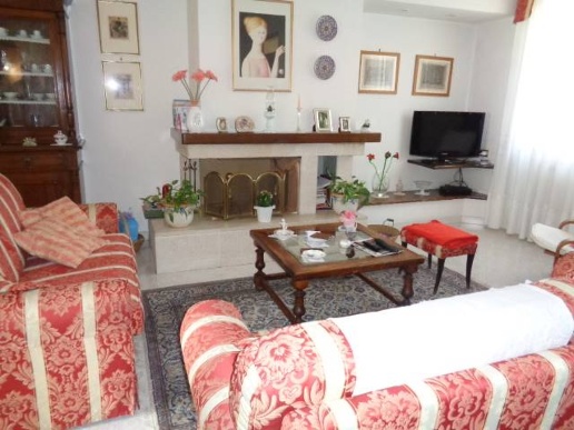 casa indipendente in vendita ad Arezzo in zona Puliciano