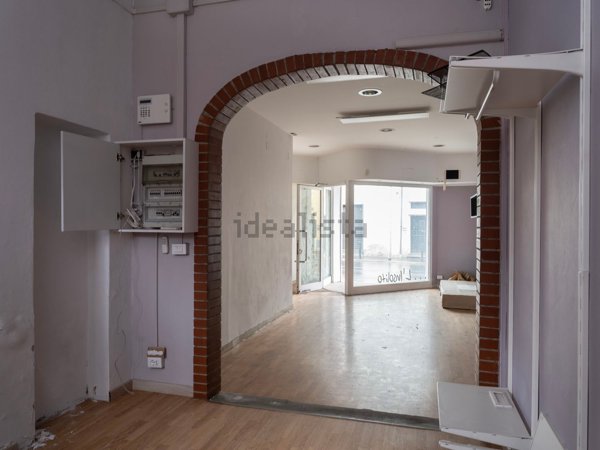 locale commerciale in vendita ad Arezzo in zona Rigutino