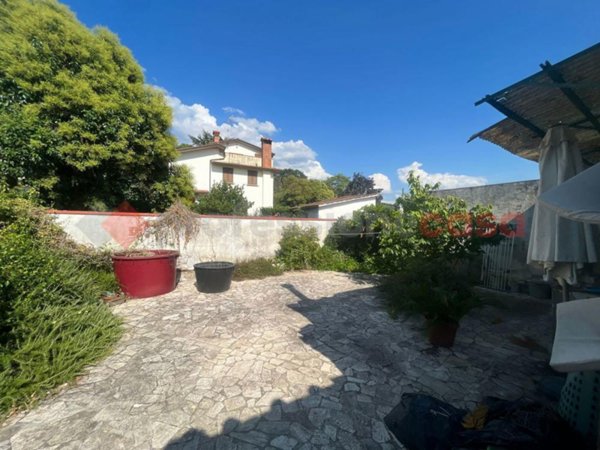 casa indipendente in vendita ad Arezzo in zona Rigutino