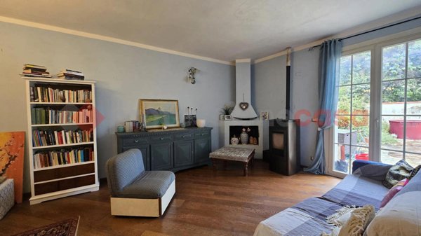 casa indipendente in vendita ad Arezzo in zona Rigutino