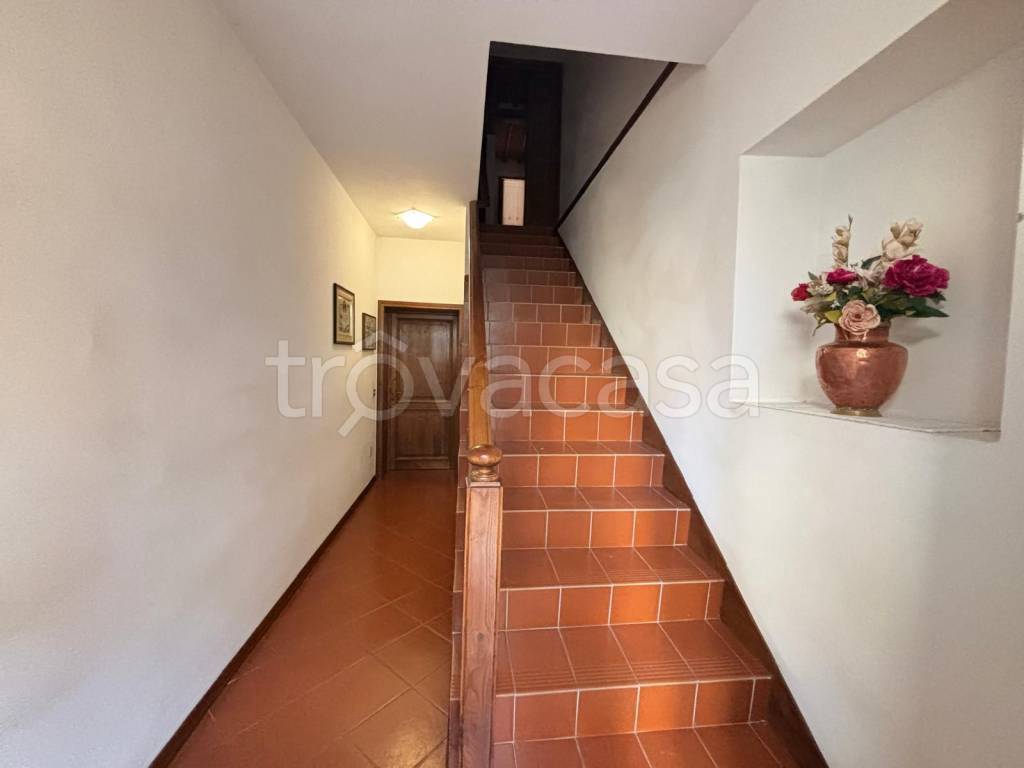 casa indipendente in vendita ad Arezzo in zona Quarata