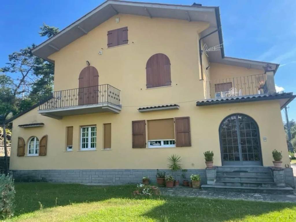 casa indipendente in vendita ad Arezzo in zona Agazzi