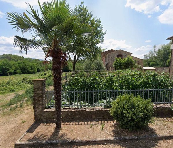 locale di sgombero in vendita ad Arezzo in zona Campoluci