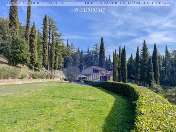 casa indipendente in vendita ad Arezzo in zona Antria