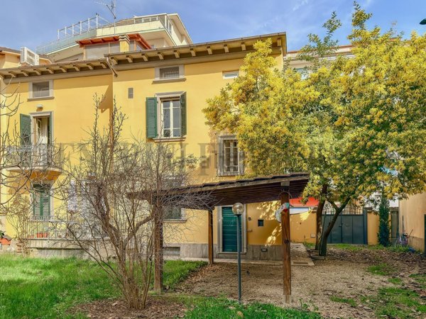 casa indipendente in vendita ad Arezzo in zona Centro Città