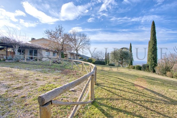 casa indipendente in vendita ad Arezzo in zona Centro Città