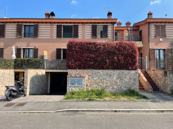 casa indipendente in vendita ad Arezzo in zona San Zeno