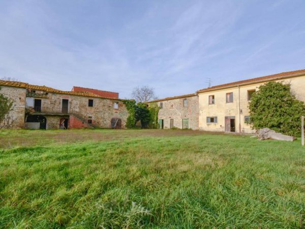 casa indipendente in vendita ad Arezzo in zona Quarata