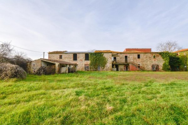 casa indipendente in vendita ad Arezzo in zona Quarata