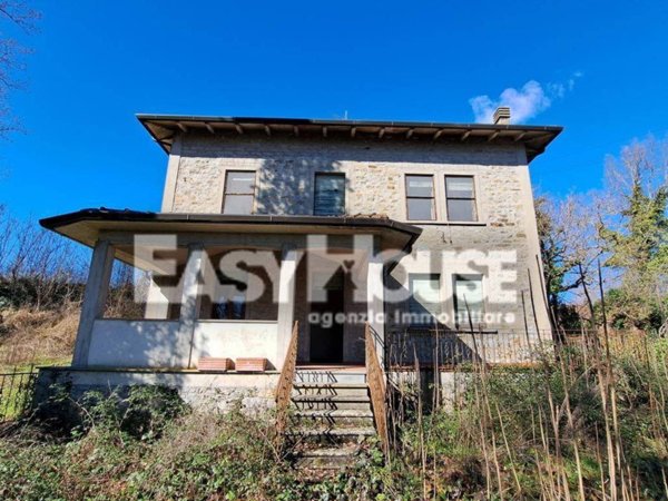 casa indipendente in vendita ad Arezzo in zona Quarata