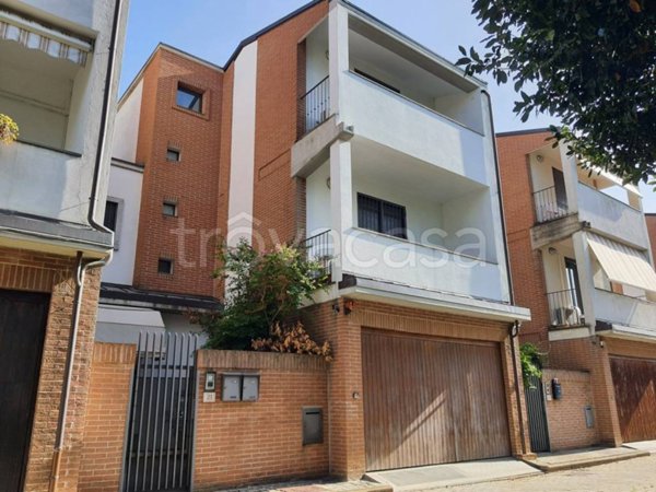 casa indipendente in vendita ad Arezzo