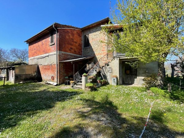 casa semindipendente in vendita ad Arezzo in zona Antria