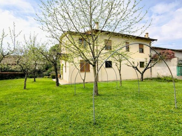 casa indipendente in vendita ad Arezzo in zona Staggiano