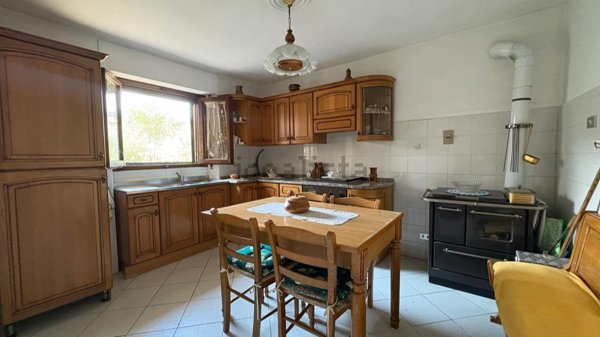 casa indipendente in vendita ad Arezzo in zona Staggiano