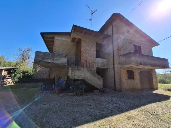 casa indipendente in vendita ad Arezzo in zona Pratantico-Indicatore