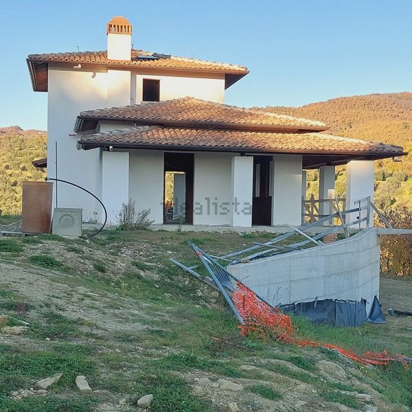 casa indipendente in vendita ad Arezzo in zona Chiassa-Tregozzano