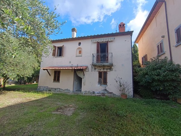 casa indipendente in vendita ad Arezzo in zona Puglia