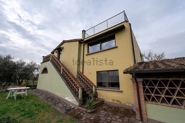 casa indipendente in vendita ad Arezzo in zona Pratantico-Indicatore