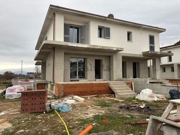 casa indipendente in vendita ad Arezzo in zona Centro Città