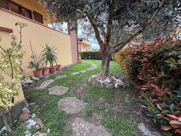 casa indipendente in vendita ad Arezzo in zona Pratantico-Indicatore